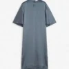 Abito T-shirt in raso Abito T-shirt in raso