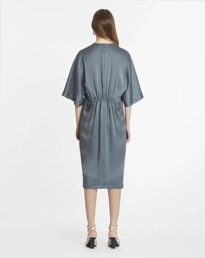 Abito T-shirt in raso Abito T-shirt in raso