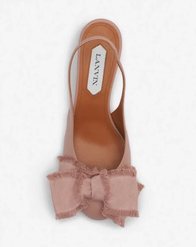 Ballerina con tacco in pelle e cinturino posteriore Ballerina con tacco in pelle e cinturino posteriore