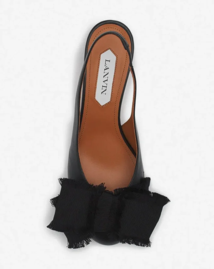 Ballerina con tacco in pelle e cinturino posteriore Ballerina con tacco in pelle e cinturino posteriore