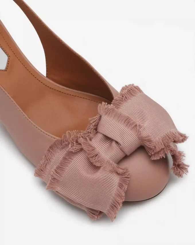 Ballerina con tacco in pelle e cinturino posteriore Ballerina con tacco in pelle e cinturino posteriore