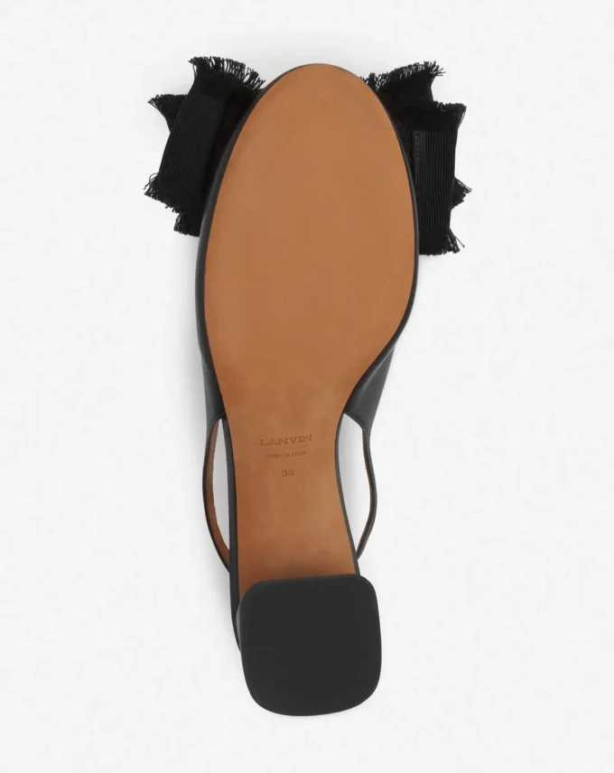 Ballerina con tacco in pelle e cinturino posteriore Ballerina con tacco in pelle e cinturino posteriore