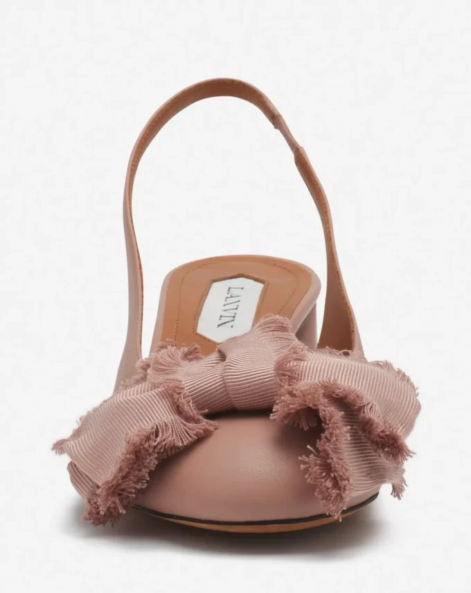 Ballerina con tacco in pelle e cinturino posteriore Ballerina con tacco in pelle e cinturino posteriore