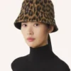 Cappello a secchiello reversibile con stampa leopardata Cappello a secchiello reversibile con stampa leopardata