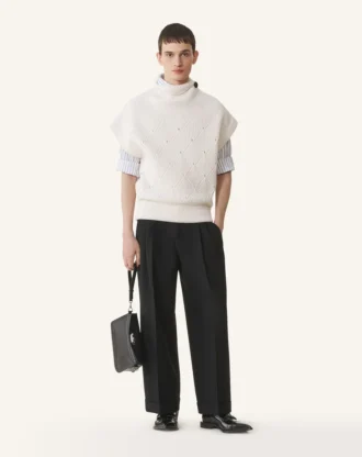 compagnon pochette asimmetrica in pelle 2 1 330x416 - Maglione senza maniche in lana con dettagli a rombi