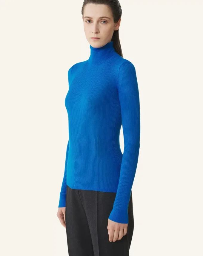 Maglione a collo alto in lana merino e seta Maglione a collo alto in lana merino e seta
