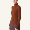 Maglione a collo alto in lana merino e seta Maglione a collo alto in lana merino e seta