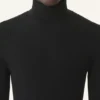 Maglione a collo alto in lana merino e seta Maglione a collo alto in lana merino e seta