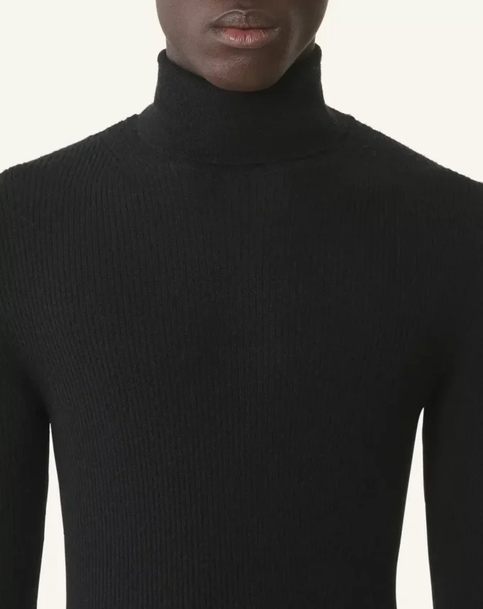 Maglione a collo alto in lana merino e seta Maglione a collo alto in lana merino e seta