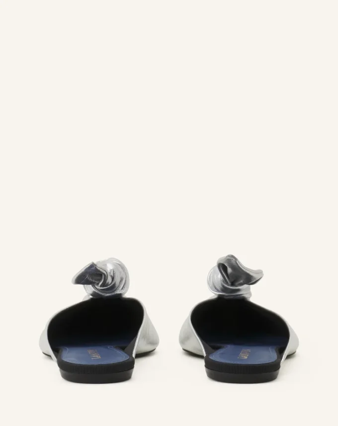 Mule Midnight Step con fiocco in pelle metallizzata Mule Midnight Step con fiocco in pelle metallizzata
