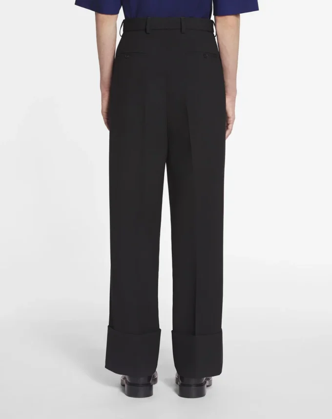 Pantaloni a gamba larga con risvolto Pantaloni a gamba larga con risvolto