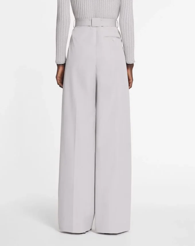 Pantaloni in cotone con pinces Pantaloni in cotone con pinces
