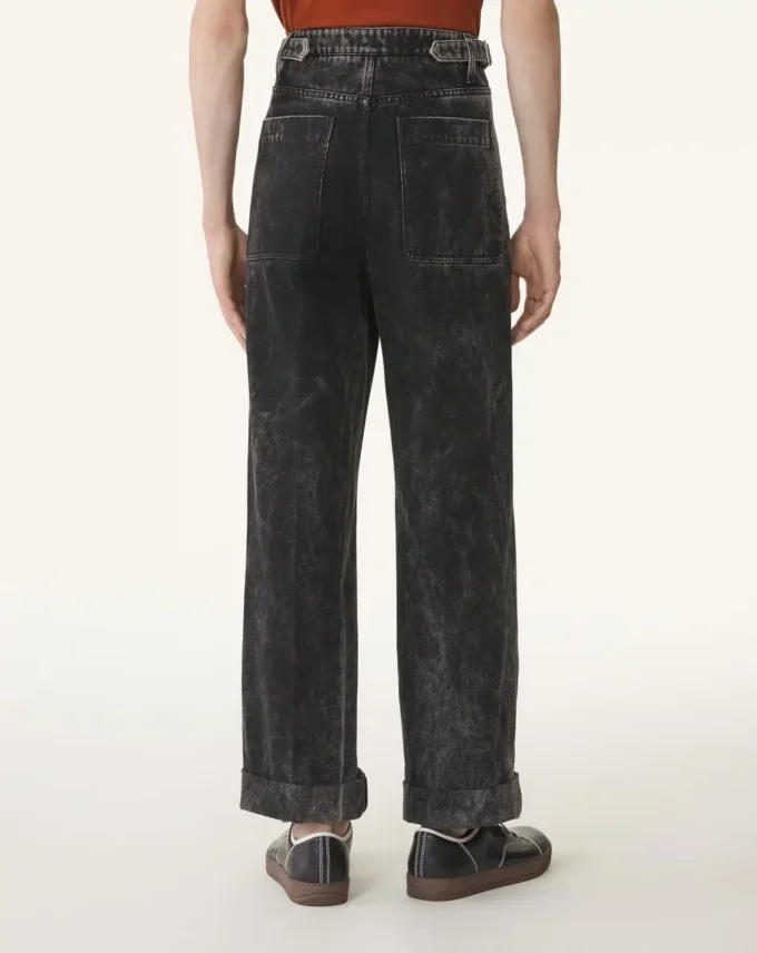 Pantaloni in denim lavato dalla vestibilità ampia Pantaloni in denim lavato dalla vestibilità ampia