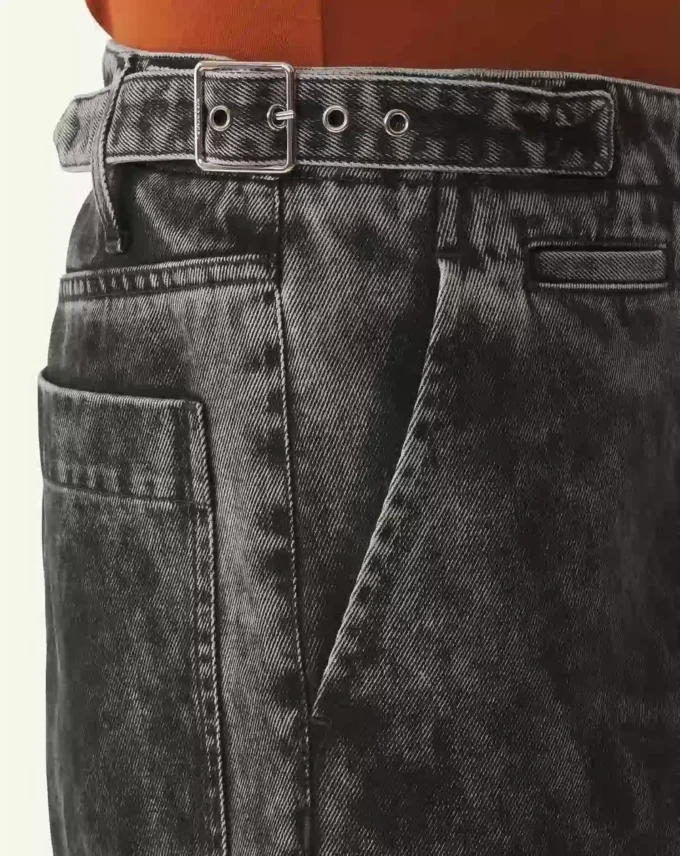 Pantaloni in denim lavato dalla vestibilità ampia Pantaloni in denim lavato dalla vestibilità ampia