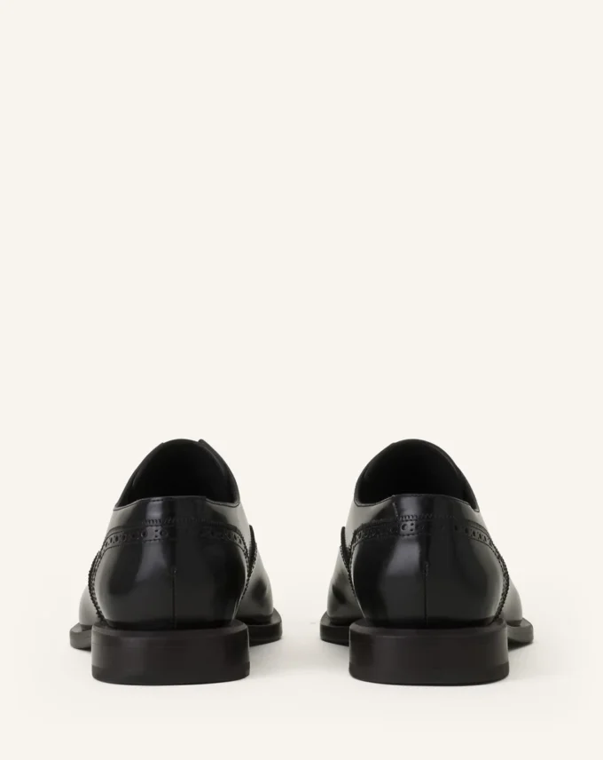 Scarpe brogue Oxford in pelle lucida Scarpe brogue Oxford in pelle lucida