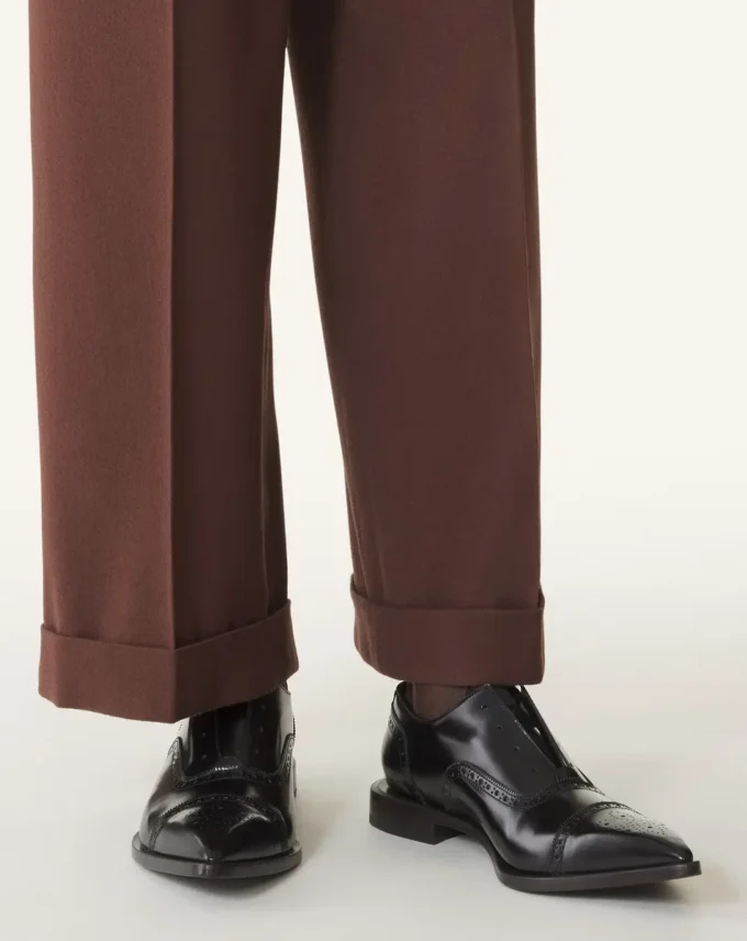 Scarpe brogue Oxford in pelle lucida Scarpe brogue Oxford in pelle lucida