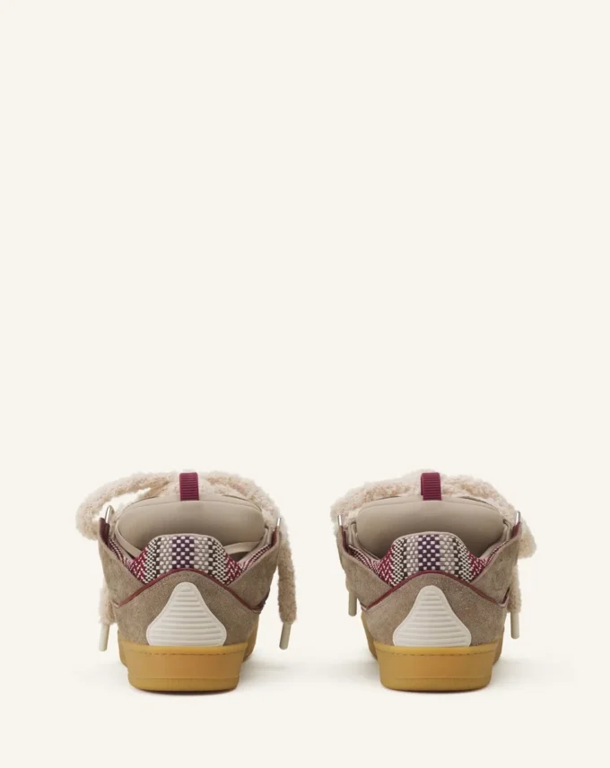 Sneakers in pelle scamosciata con lacci in rete Sneakers in pelle scamosciata con lacci in rete