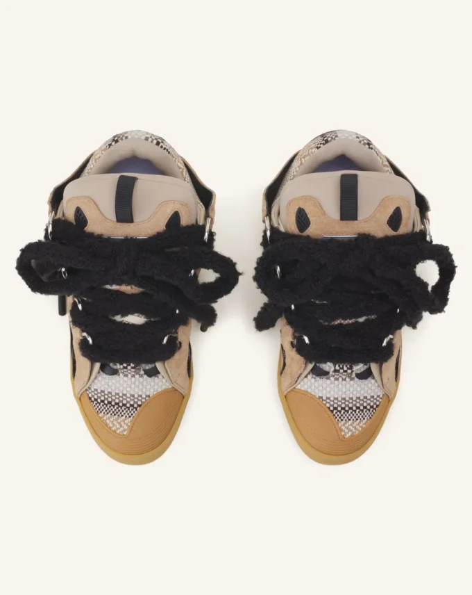 Sneakers in pelle scamosciata con lacci in rete Sneakers in pelle scamosciata con lacci in rete