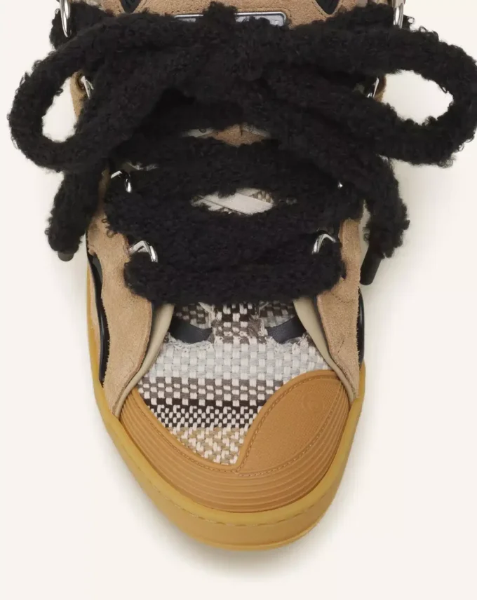 Sneakers in pelle scamosciata con lacci in rete Sneakers in pelle scamosciata con lacci in rete