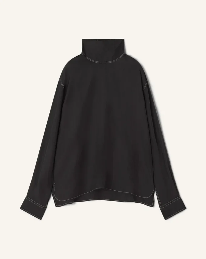 Top con collo alto in seta Top con collo alto in seta