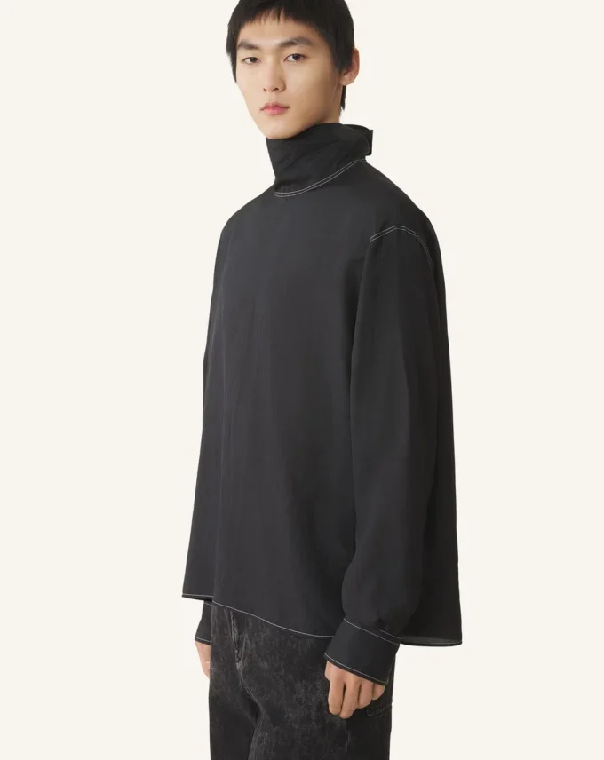 Top con collo alto in seta Top con collo alto in seta