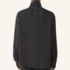 Top con collo alto in seta Top con collo alto in seta