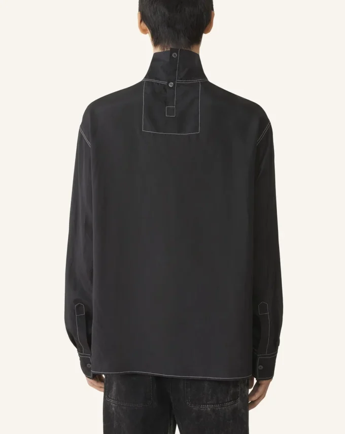 Top con collo alto in seta Top con collo alto in seta